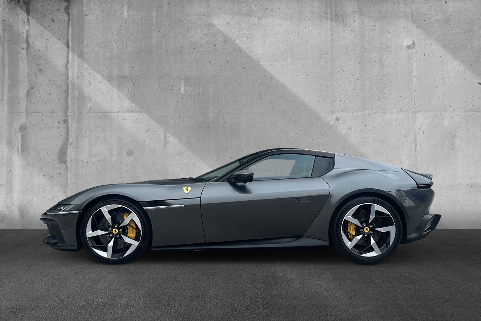 Fahrzeugabbildung Ferrari 12Cilindri Spider*Daytona*Carbon*LED*Lift*2026*