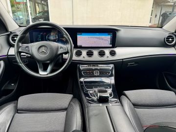 Mercedes E 220 - 11