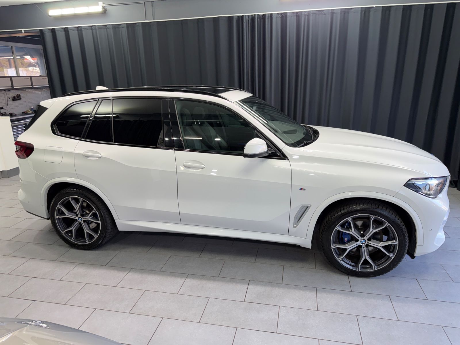 Fahrzeugabbildung BMW X5 xDrive 30d M SPORT|PANORAMA|NAVI|LED|21 ZOLL|