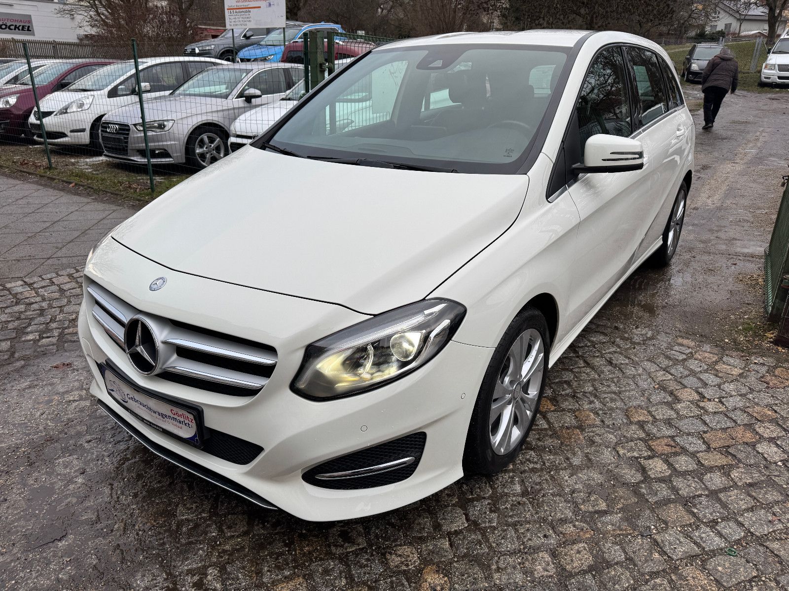 MERCEDES-BENZ B 180