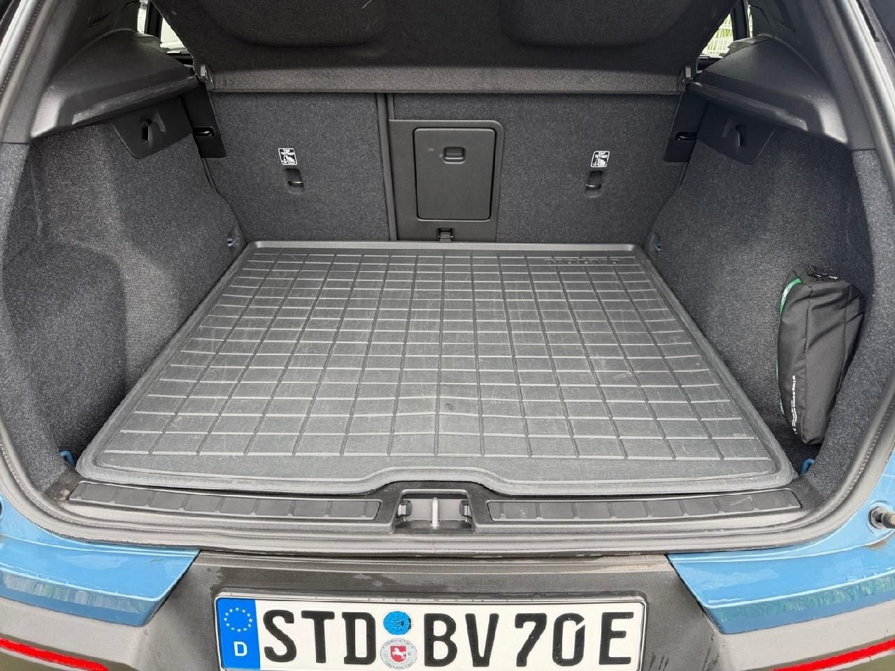 Fahrzeugabbildung Volvo XC40 Single Engine Plus RWD