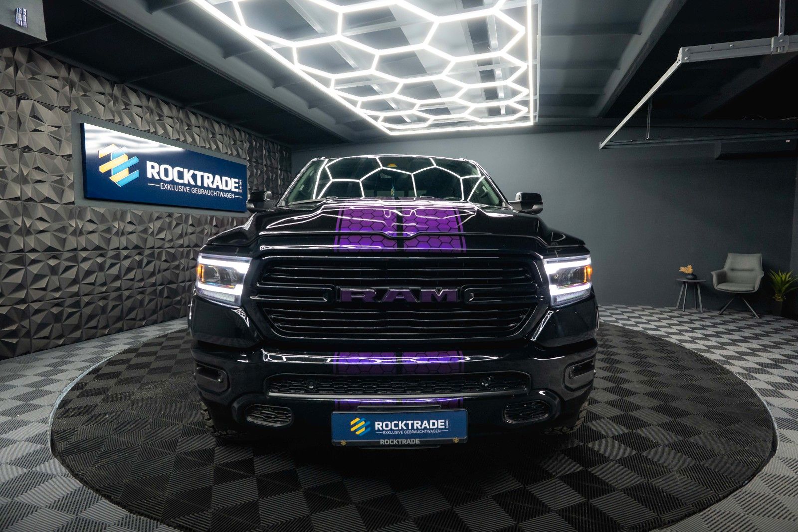 Fahrzeugabbildung Dodge RAM 5.7 V8 HEMI 4x4 OFFROAD Night-Paket *LED*19%