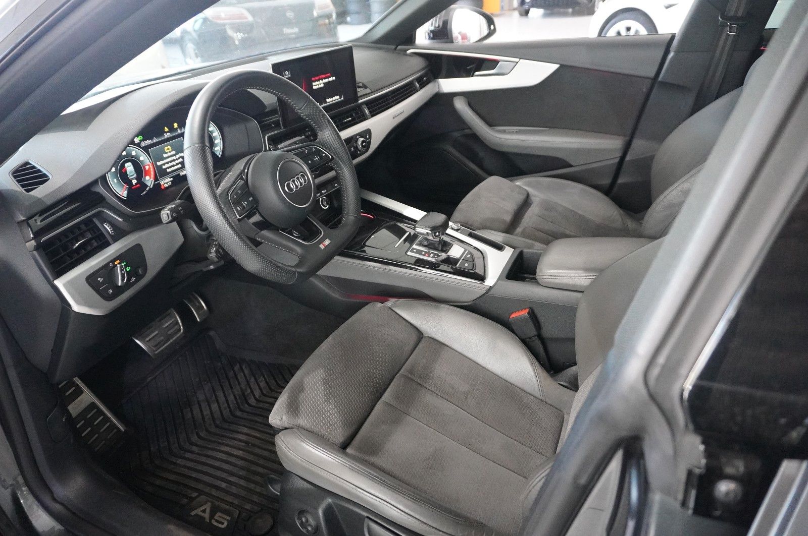 Fahrzeugabbildung Audi A5 Sportback 45 TFSI QUATTRO S-LINE NAVI/MATRIX