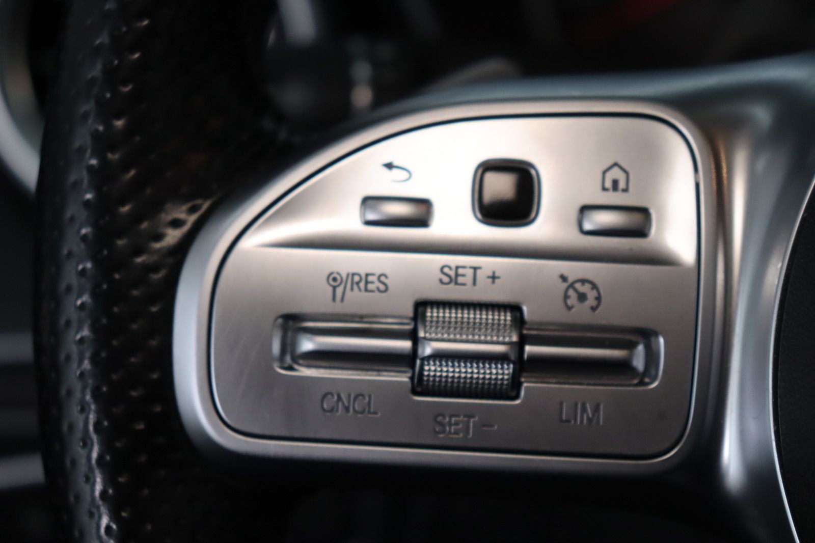 Fahrzeugabbildung Mercedes-Benz C 220 d Cabrio AMG Line