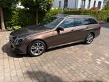 Mercedes-Benz E 220 CDI T AVANTGARDE AVANTGARDE - mit Diesel-Antrieb: Braun, Kombi