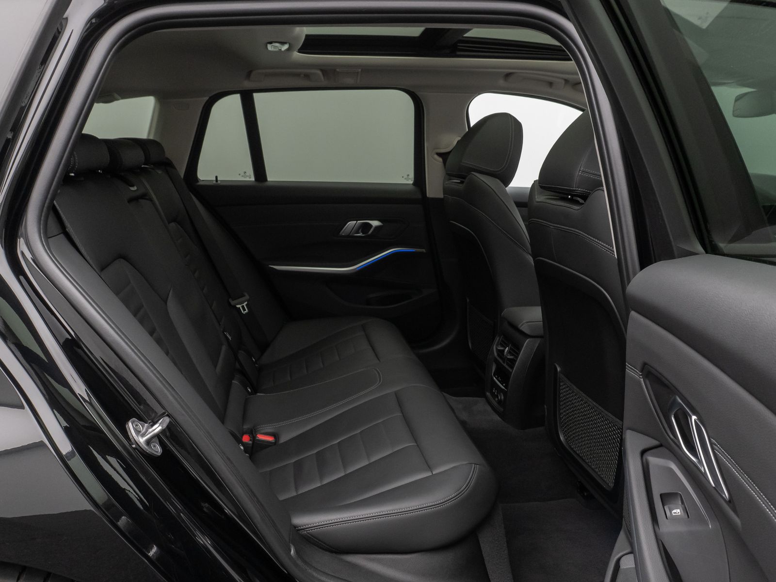 Fahrzeugabbildung BMW 330i Panorama Komfort Leder Sportsitz Stop&Go