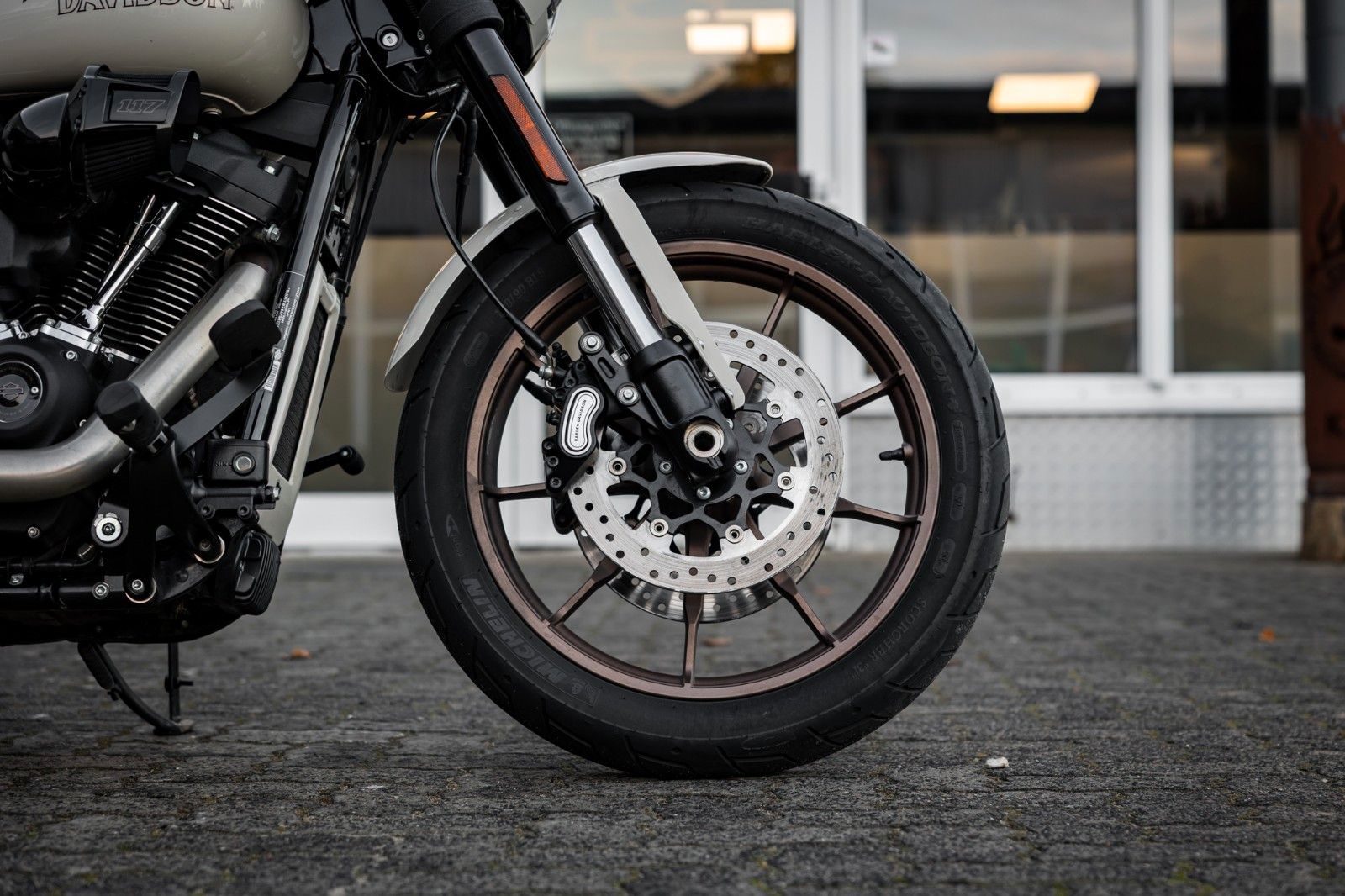 Fahrzeugabbildung Harley-Davidson FXLRS LOW RIDER S 117 CUI - JEKILL&HYDE -