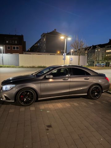 MERCEDES-BENZ CLA 250 / AMG Optik 