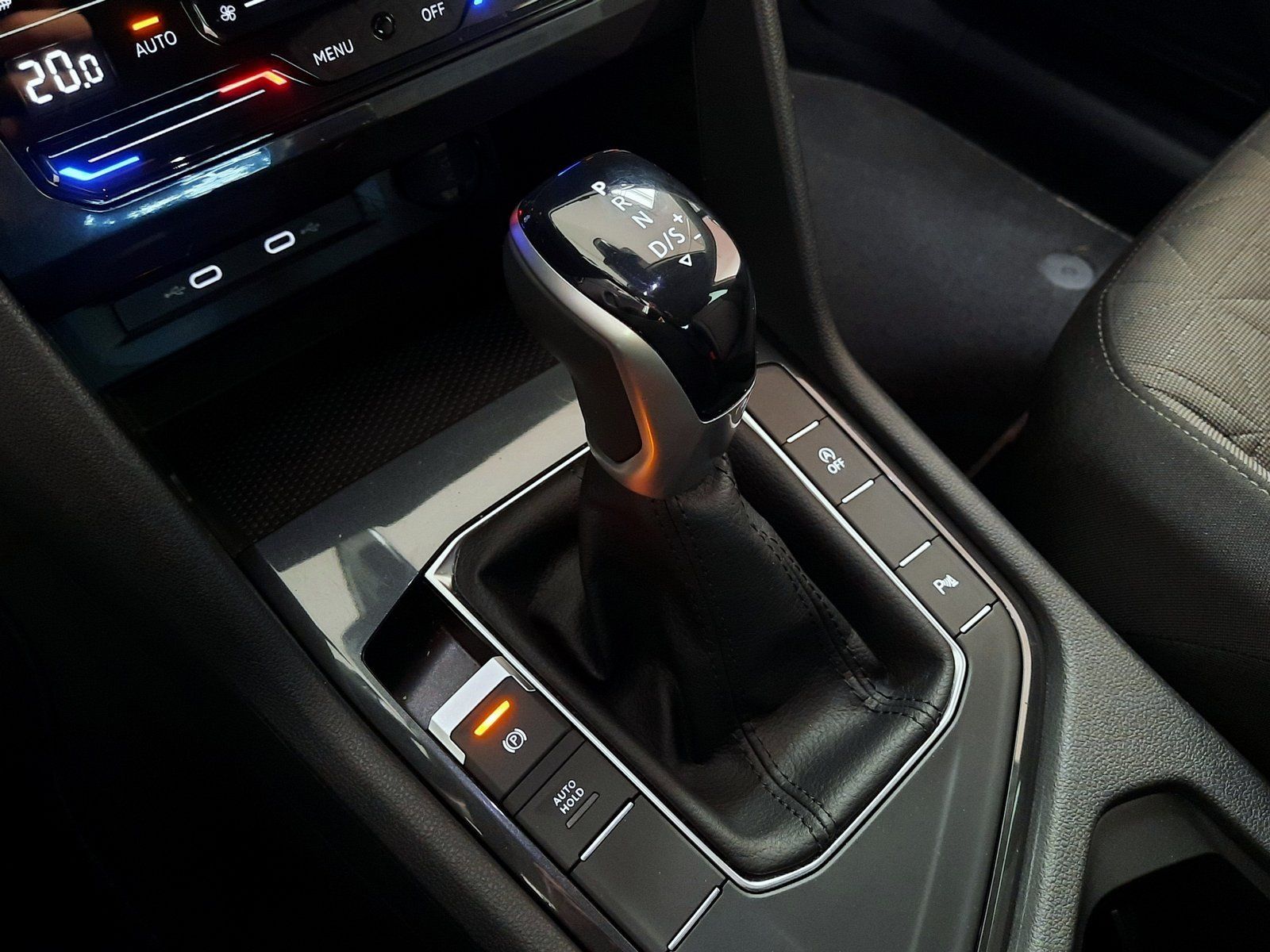 Fahrzeugabbildung Volkswagen Tiguan Life TSI DSG *AHK*Navi*Cam*LED*PDC*ACC*