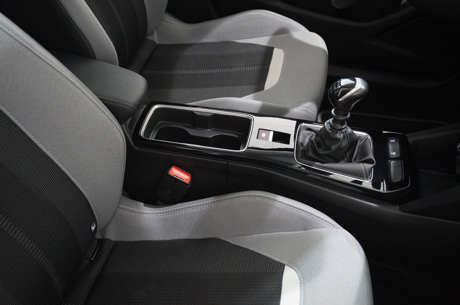 Fahrzeugabbildung Opel Mokka ELEGANCE 1.2T NAVI/LED/KAMERA/SPORT/SH/DAB