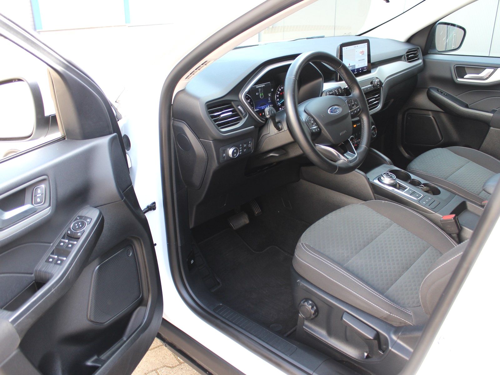Fahrzeugabbildung Ford Kuga Plug-In Hybrid Cool & Connect 2,5 Duratec