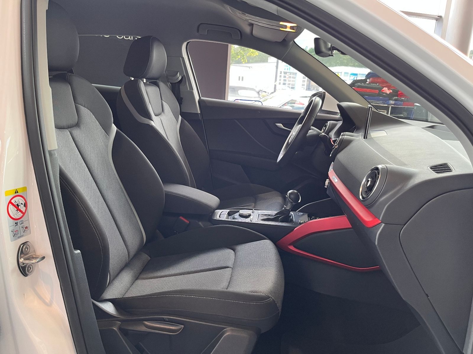 Fahrzeugabbildung Audi Q2 35 TFSI sport NAV SHZ 19"