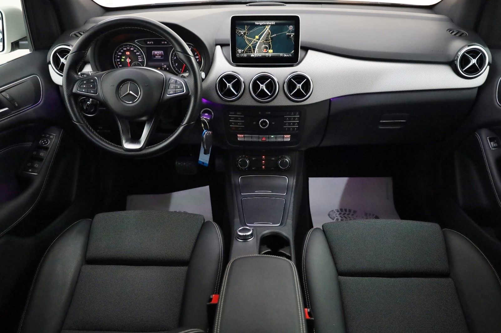 Fahrzeugabbildung Mercedes-Benz B 180 Urban T.Leder,Navi,SH,PDC,Allwetterreifen
