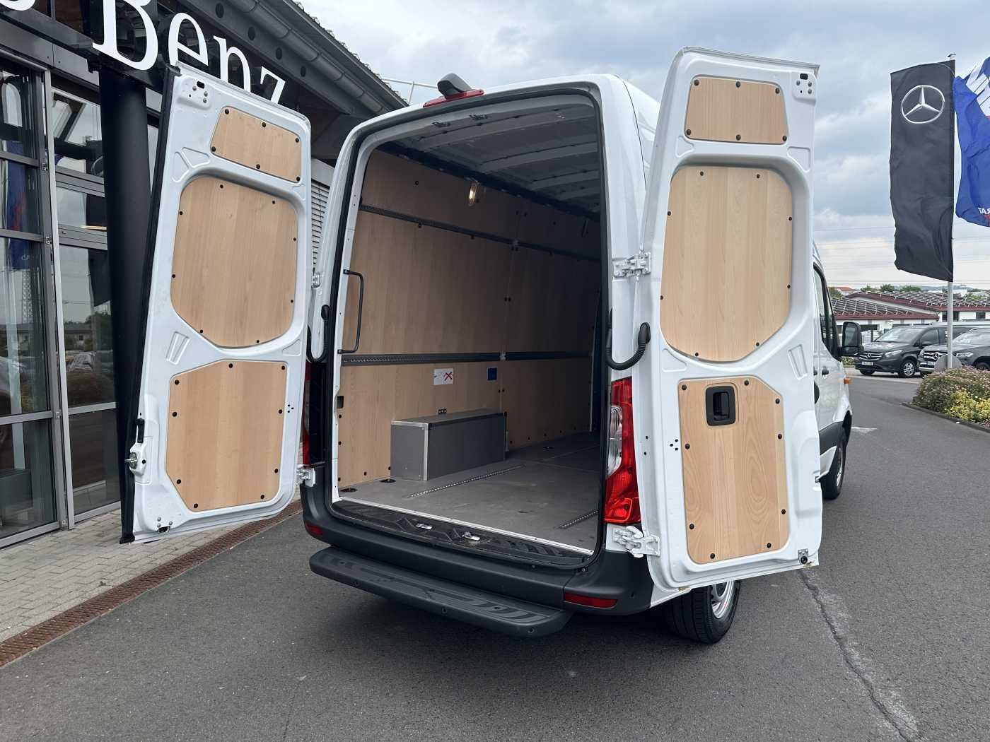 Fahrzeugabbildung Mercedes-Benz Sprinter 317 CDI 3665 9G Klima 360 MBUX SHZ