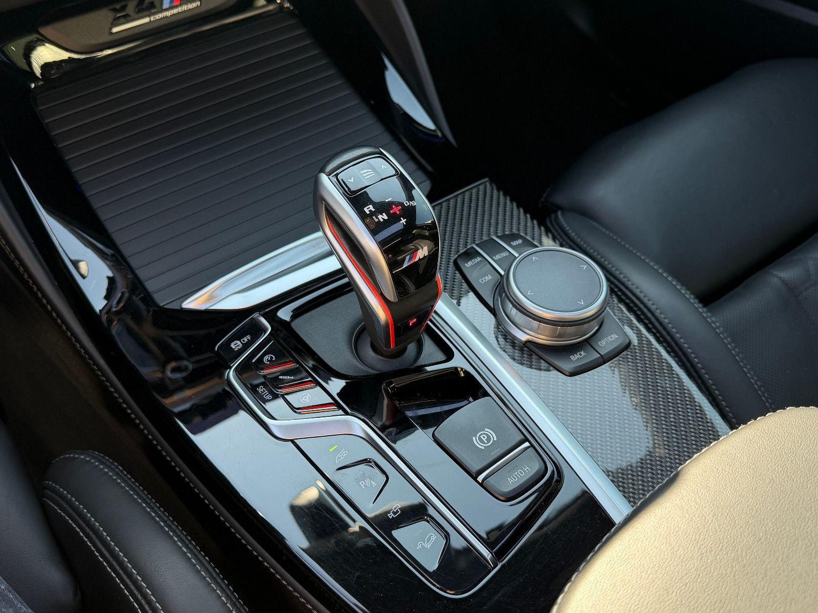 Fahrzeugabbildung BMW X4 M Competition/HUD/HARMAN-KARDON/S-DACH/AMBIEN