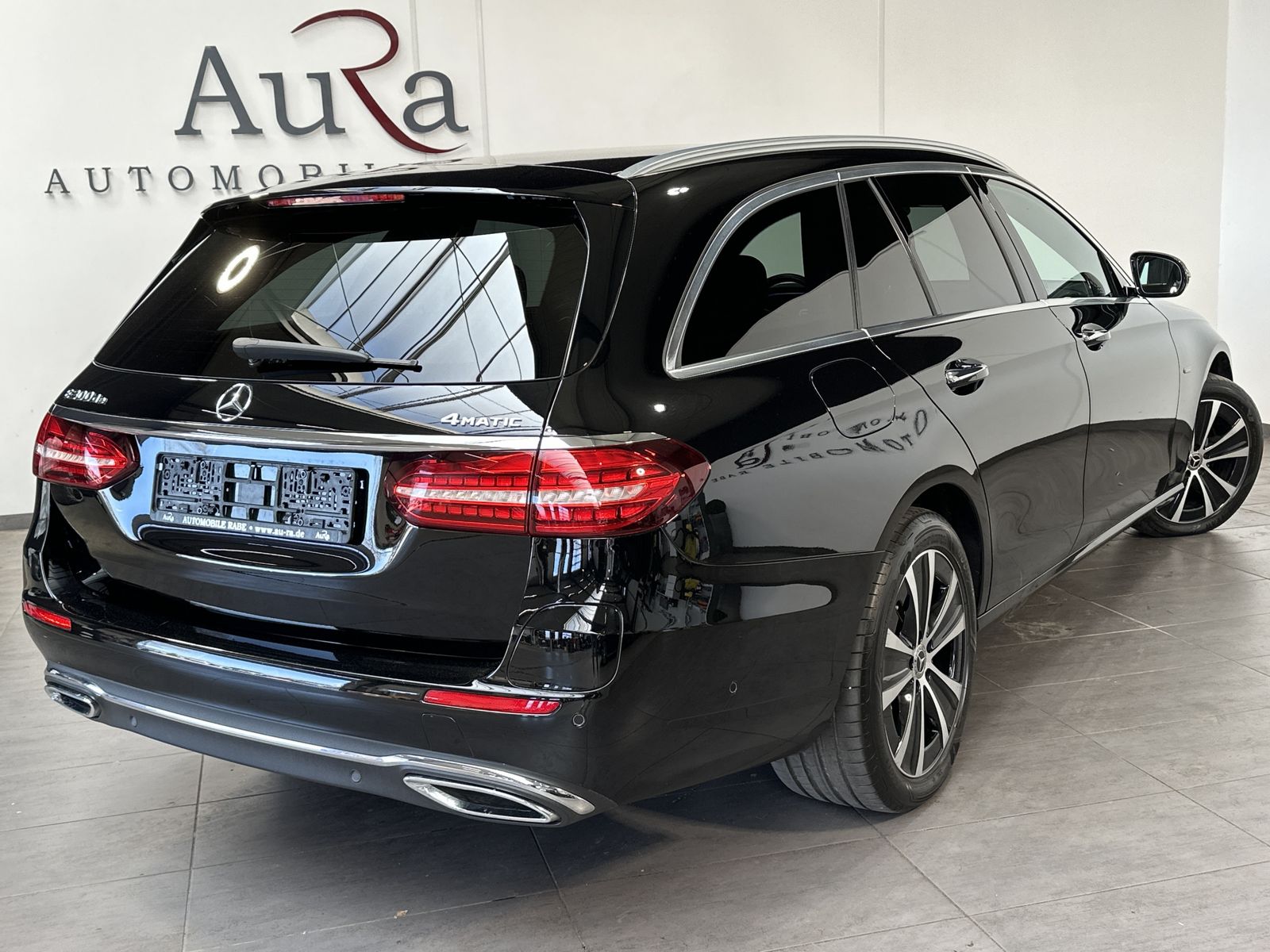 Fahrzeugabbildung Mercedes-Benz E 300de T 4M Avantgarde NAV+LED+AHK+WIDE+CARPLAY