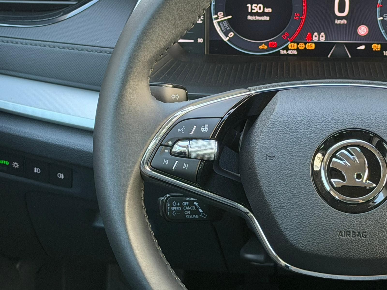 Fahrzeugabbildung SKODA Octavia Combi 2.0 TDI CLEVER *NAVI*ACC*KESSY*BT*