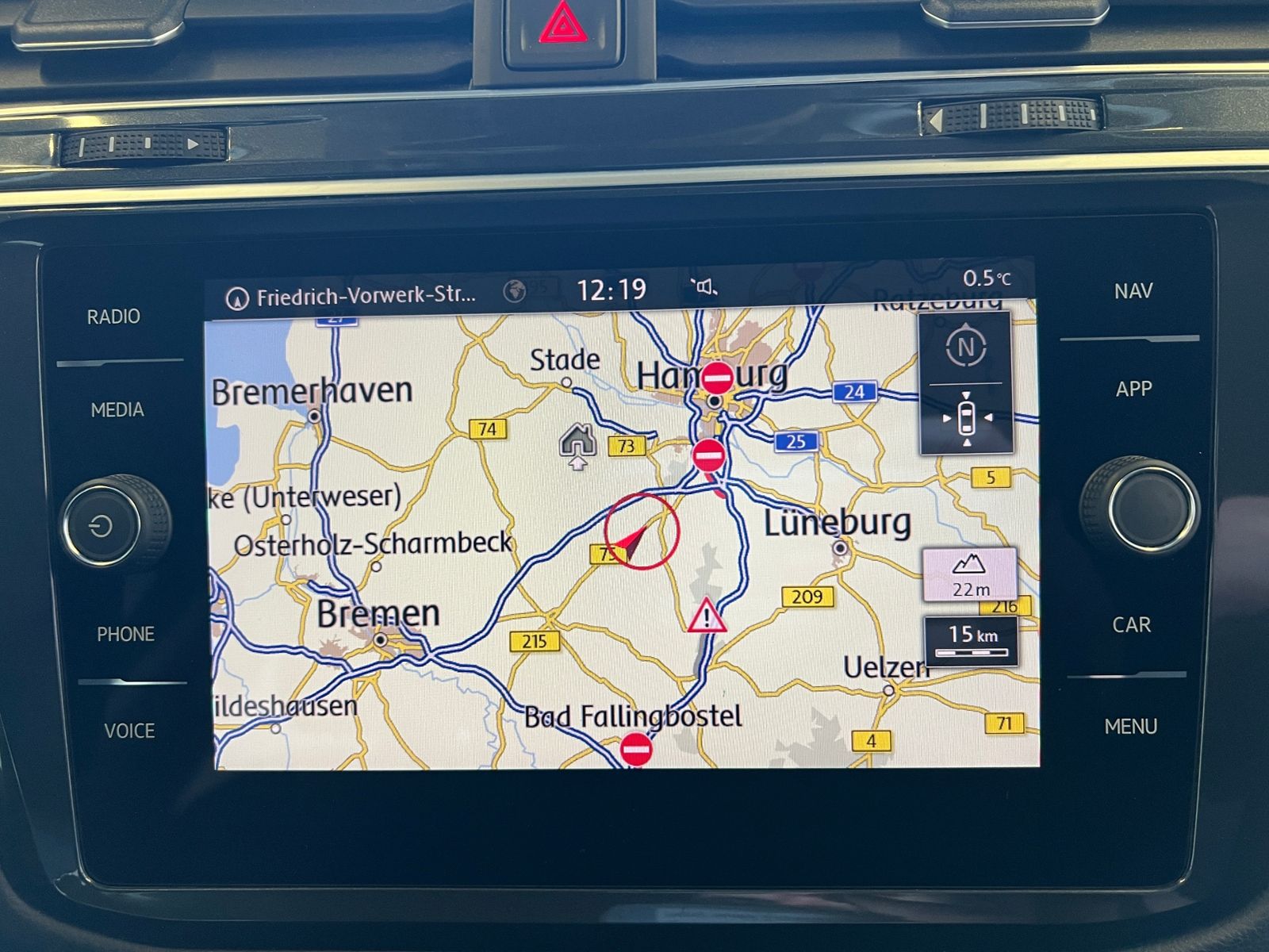 Fahrzeugabbildung Volkswagen Tiguan Trendline 1.4 TSI DSG *AHK, Sitzheizung,