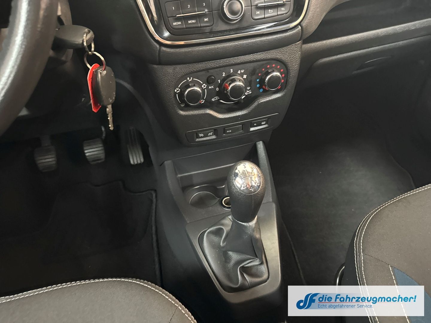 Fahrzeugabbildung Dacia Dokker Celebration ACC Apple CarPlay Android Aut