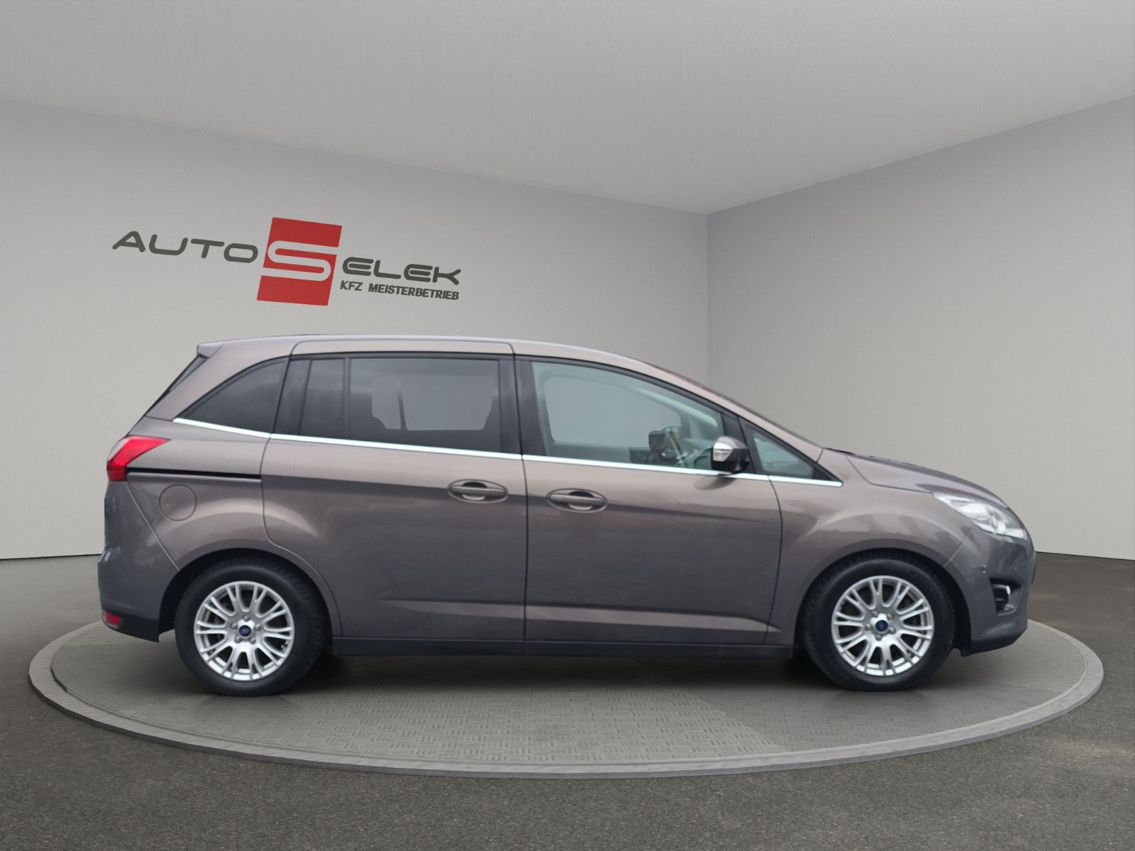 Fahrzeugabbildung Ford Grand C-MAX Titanium 7-SITZER AUTOMATIK TEMPOMAT