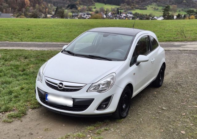 Opel Corsa D Facelift 1.4l / Color Edition...