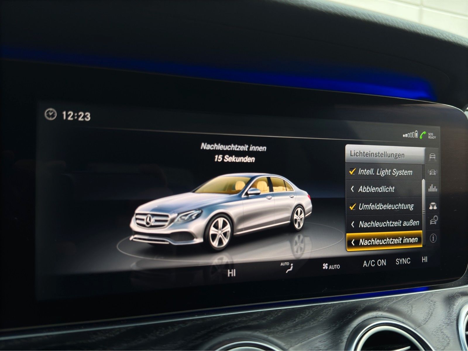 Fahrzeugabbildung Mercedes-Benz E 220d Lim. Pano/Widescreen/Kamera/MBeam