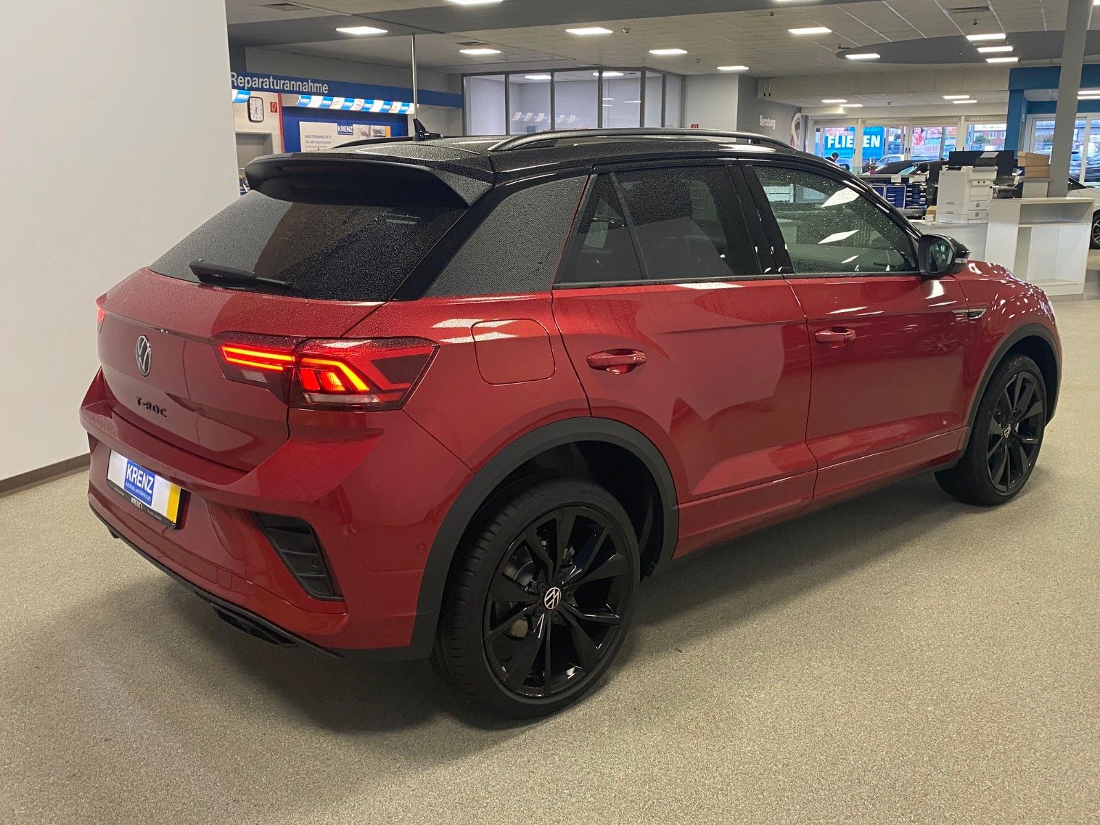Fahrzeugabbildung Volkswagen T-Roc 1.5 TSI DSG R-Line+ACC+AHK+19"+KAMERA+LED+