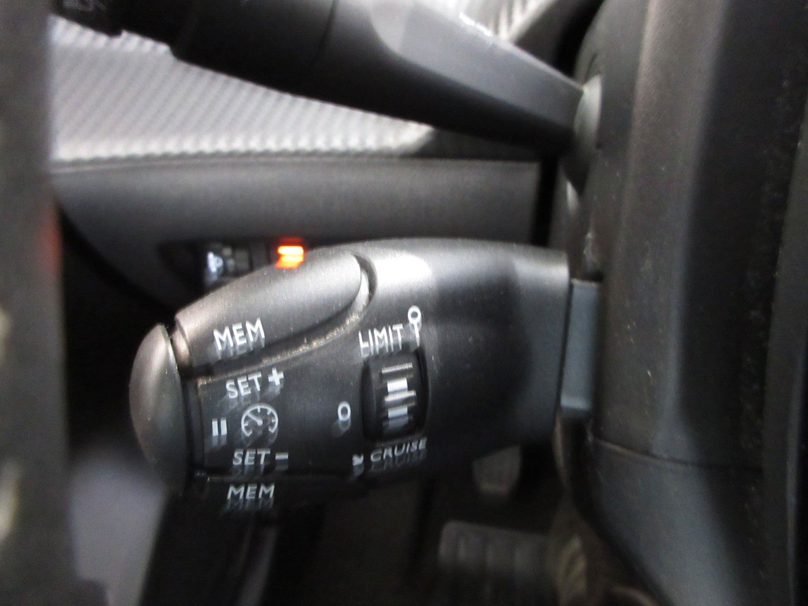 Fahrzeugabbildung Peugeot 208 Active Pack 1.2T LED/NAVI/PDC/ALU/TEMPOMAT