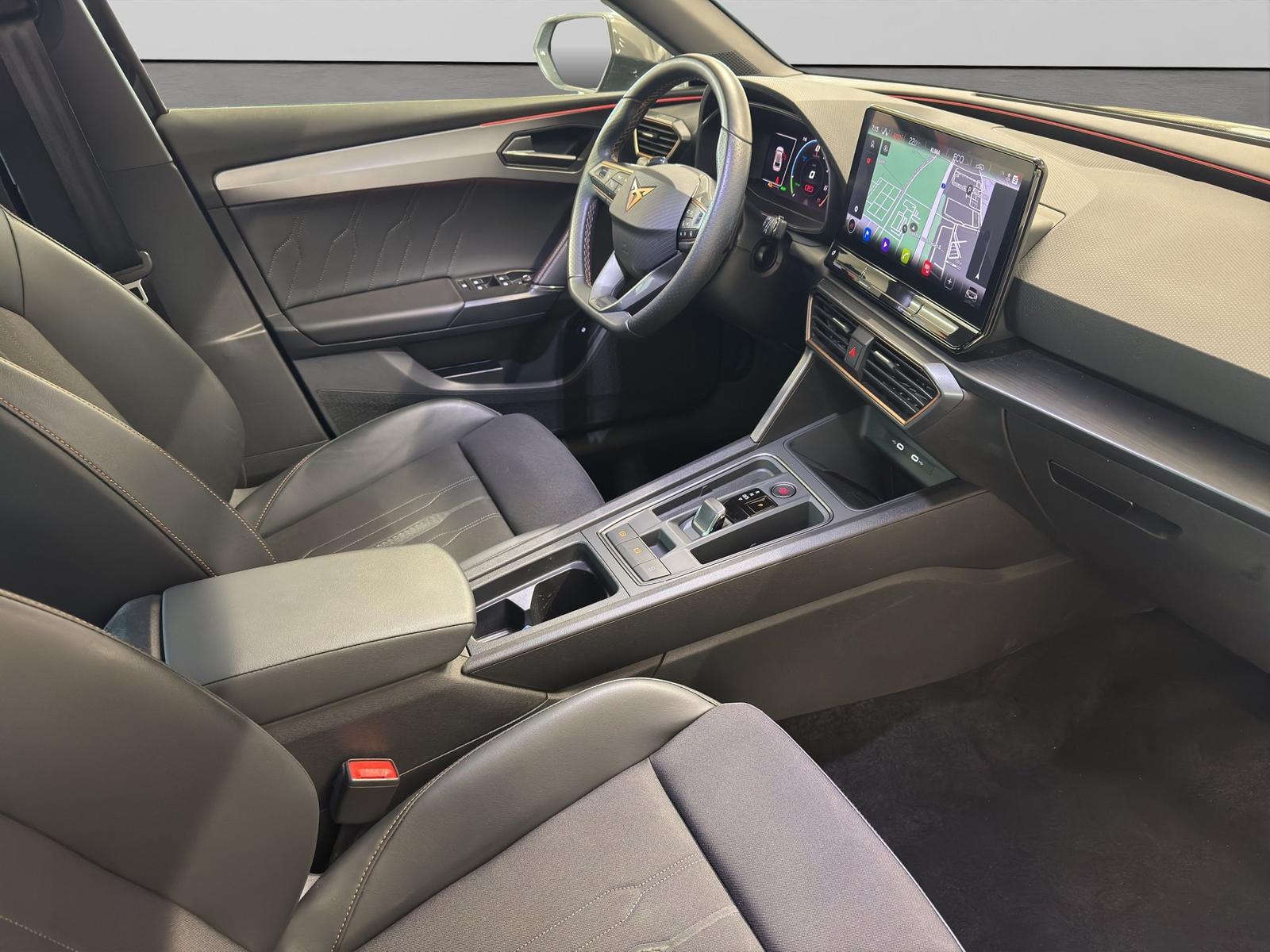 Cupra Leon 1.4 e-Hybrid DSG VZ LED NAVI 19-ALU KEYLESS