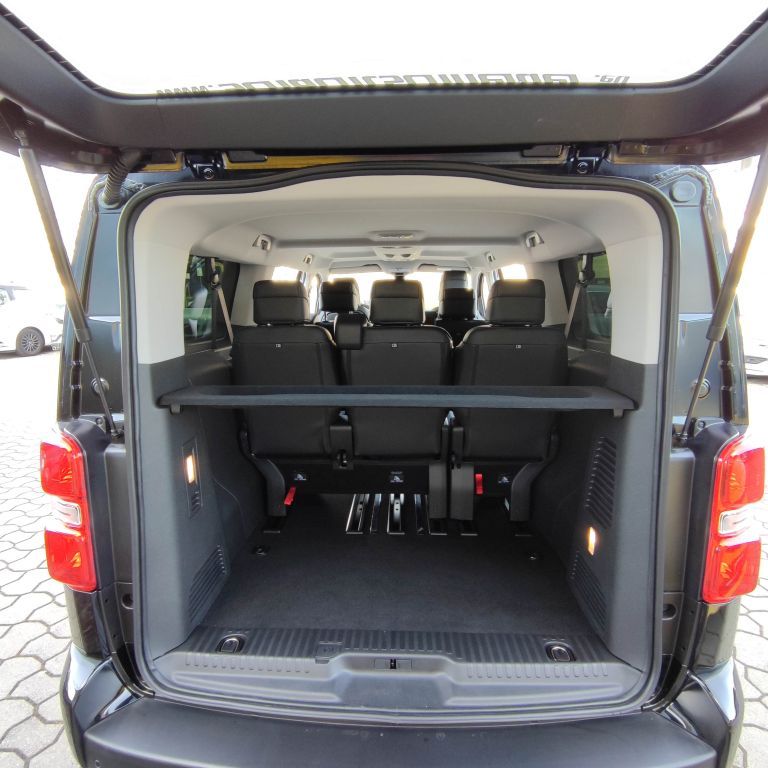 Fahrzeugabbildung Opel Zafira Life Tourer L 2.0D Aut.+Leder+Standh+Kame
