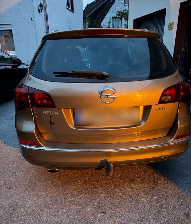 Opel Astra 2013 — interior
