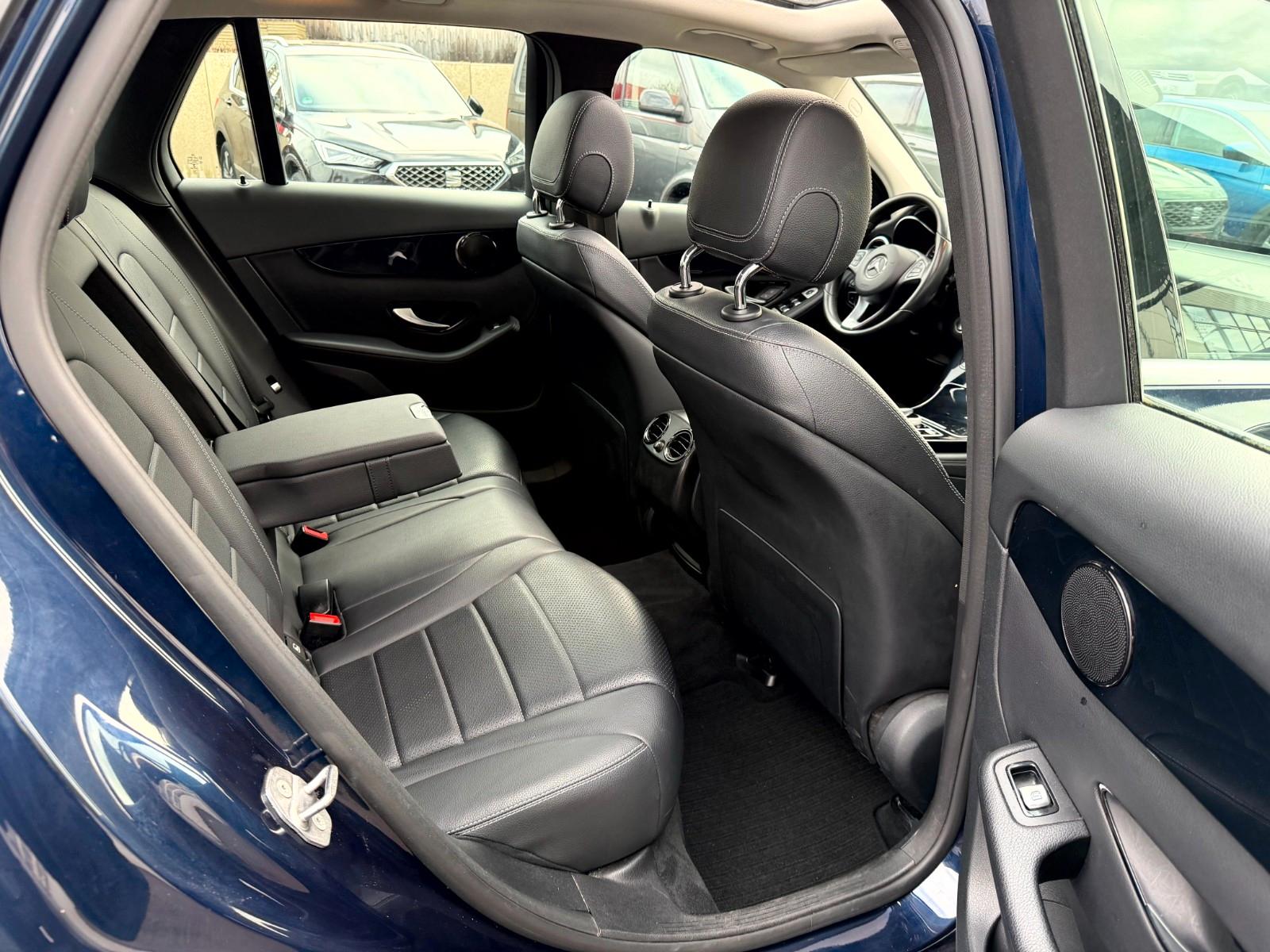 Mercedes-Benz GLC 300 4Matic Exclusive Pano_LED_Navi_HeadUp