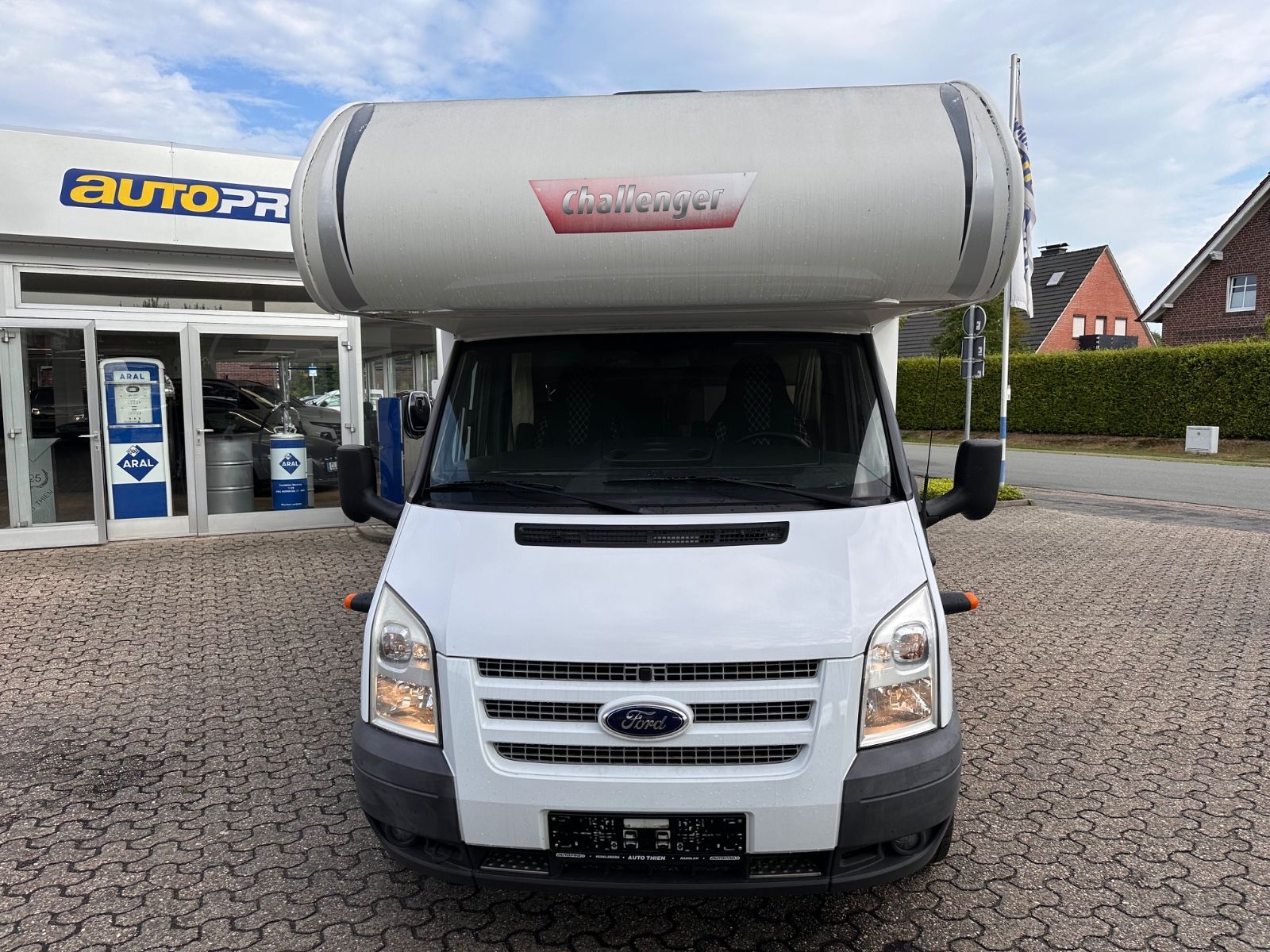 Fahrzeugabbildung Challenger Birthday 31 M14 140CH Transit WC/AHK