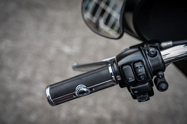 Fahrzeugabbildung Harley-Davidson STREET GLIDE FLHX 103 - KESSTECH -