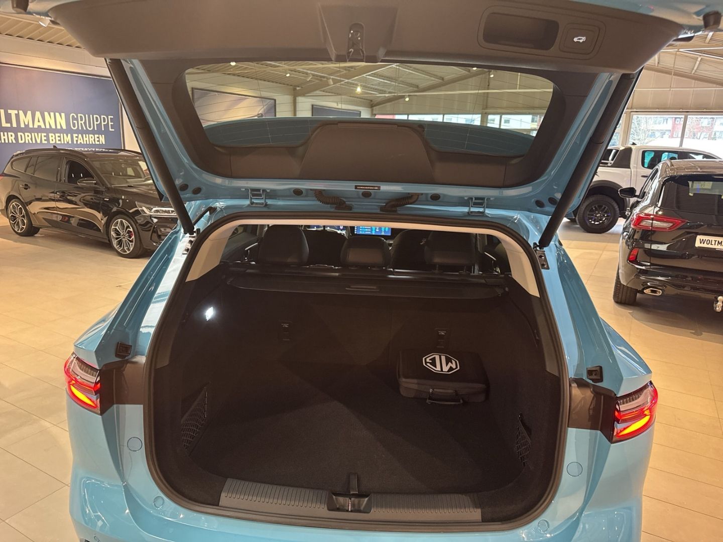 Fahrzeugabbildung MG HS 1.5 PHEV 200 kW Luxury EU6e Navi Leder Memory