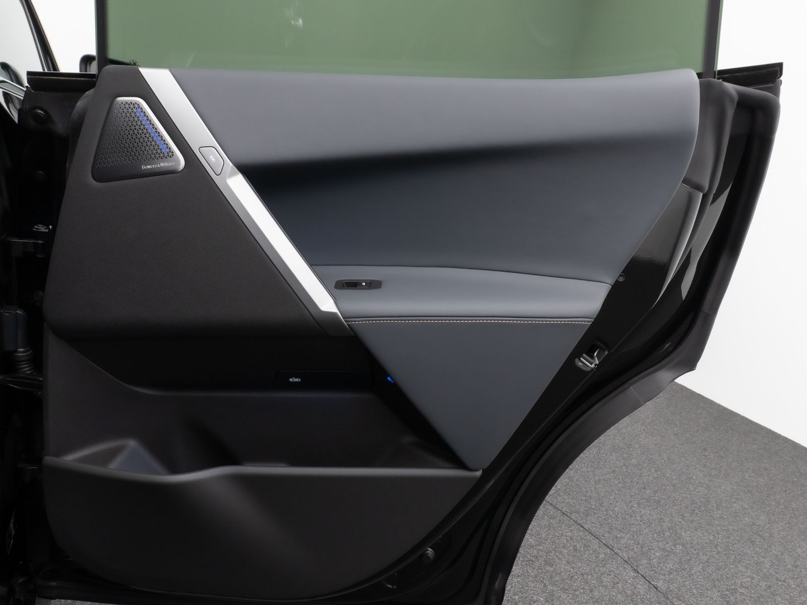 Fahrzeugabbildung BMW iX M60 Panorama 360°Laser B&W SoftCl Massage 22"