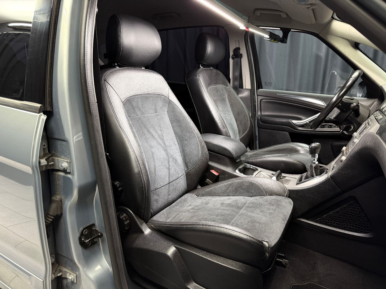 Fahrzeugabbildung Ford S-MAX Titanium|AHK|HU 05/2027