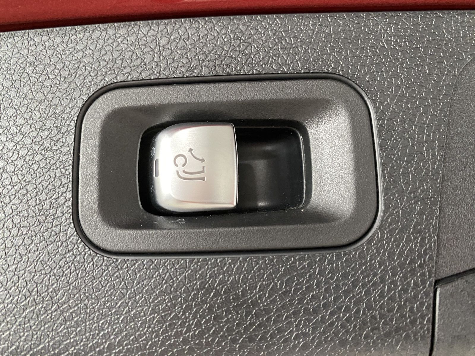 Fahrzeugabbildung Mercedes-Benz E 220 d T AMG/PANO/STHZG/´20/DIS/BUR/AHK/