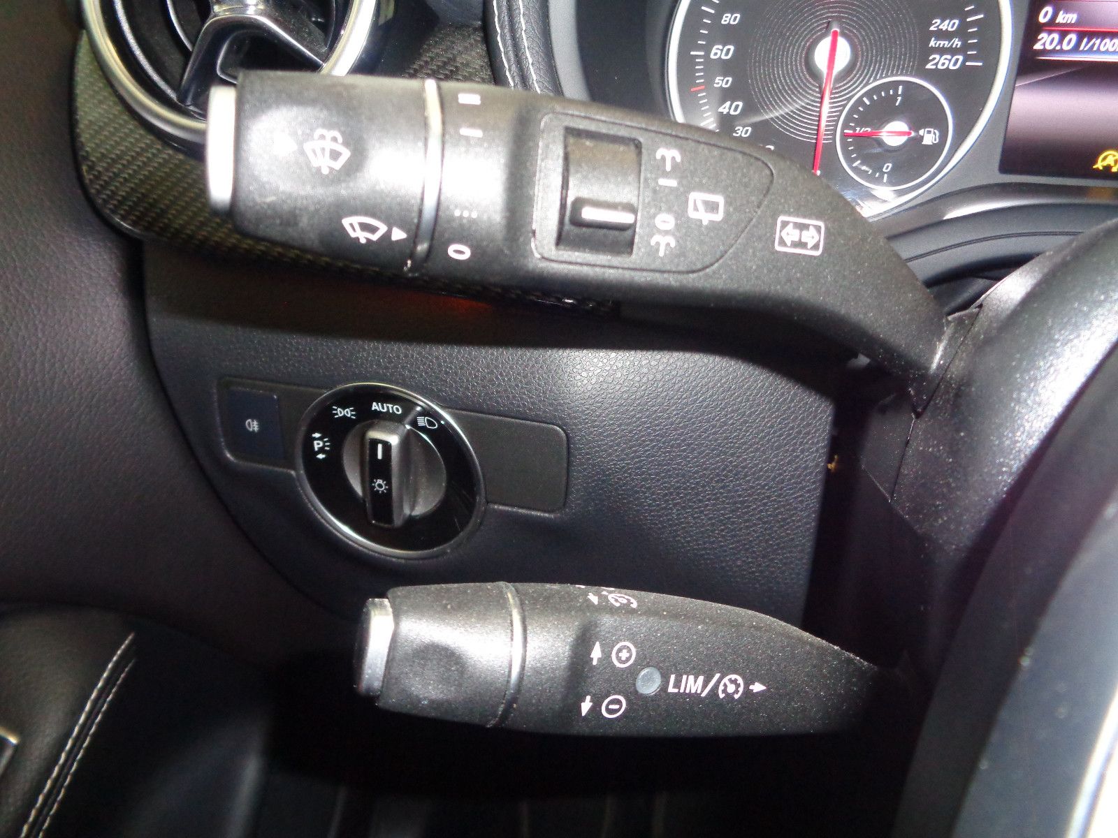 Fahrzeugabbildung Mercedes-Benz B 200 / NAVI / PDC / LED / LEDER /