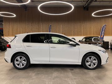 Volkswagen Golf VIII Lim. Life *LED*NAVI*PDC*AMBIENTE*CAR2X