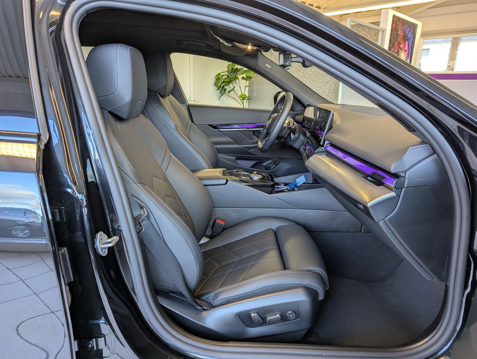 BMW 520 d M-Sport Innov.-Paket H/K LED Pano AHK 360° - Image 14