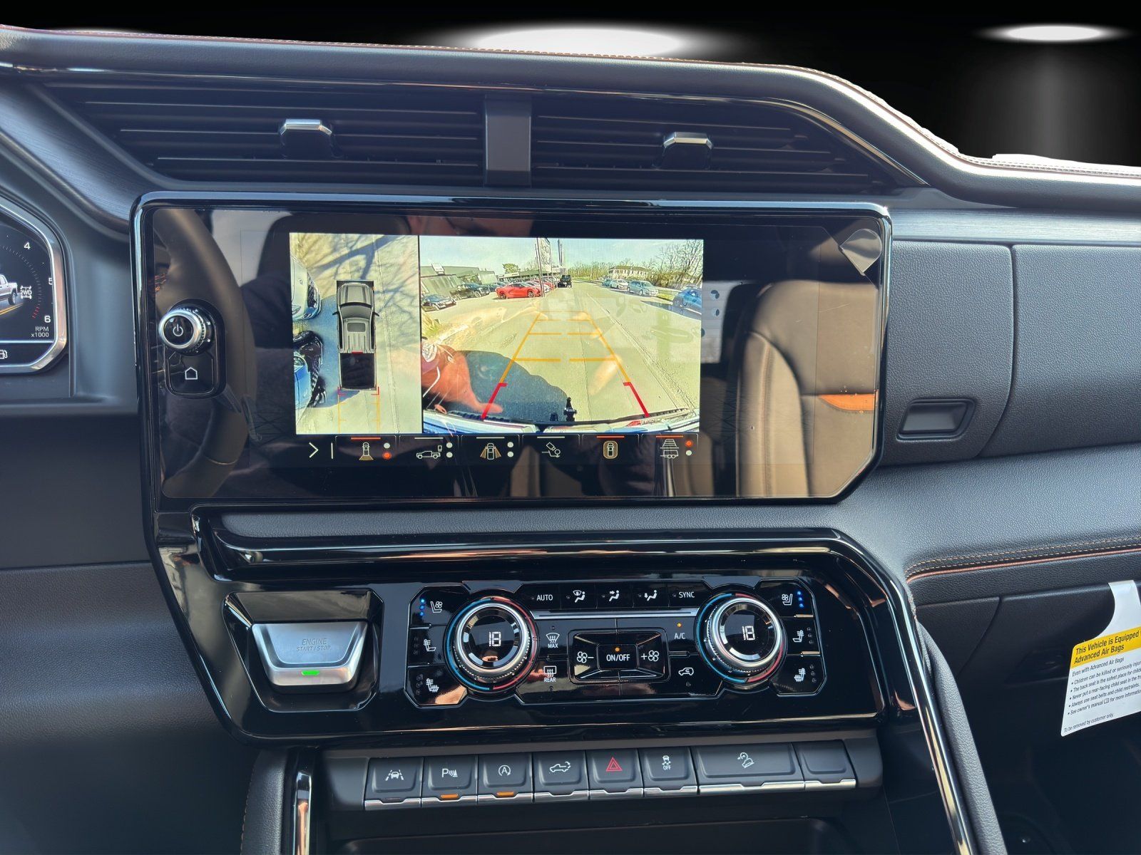 Fahrzeugabbildung GMC Sierra 1500 AT4 Crew Cab Short Bed AHK/LED/SHD/