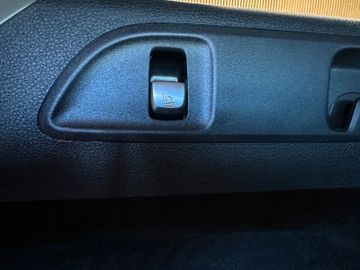 MYAUTOCENTER – Gebraucht- und Jahreswagen mit Werkstattservice in Pfaffenhofen Mercedes-Benz E 200 d *LED*Kamera*PDC*
