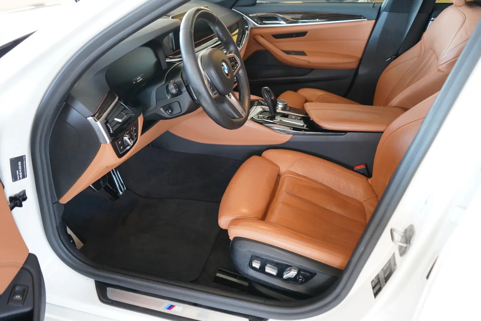 BMW 530 d Touring M Sport XENON / NAVI / LEDER / HUD