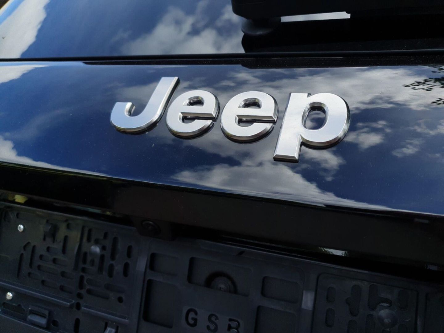 Fahrzeugabbildung Jeep Avenger Summit Pano Leder Infotainment Paket