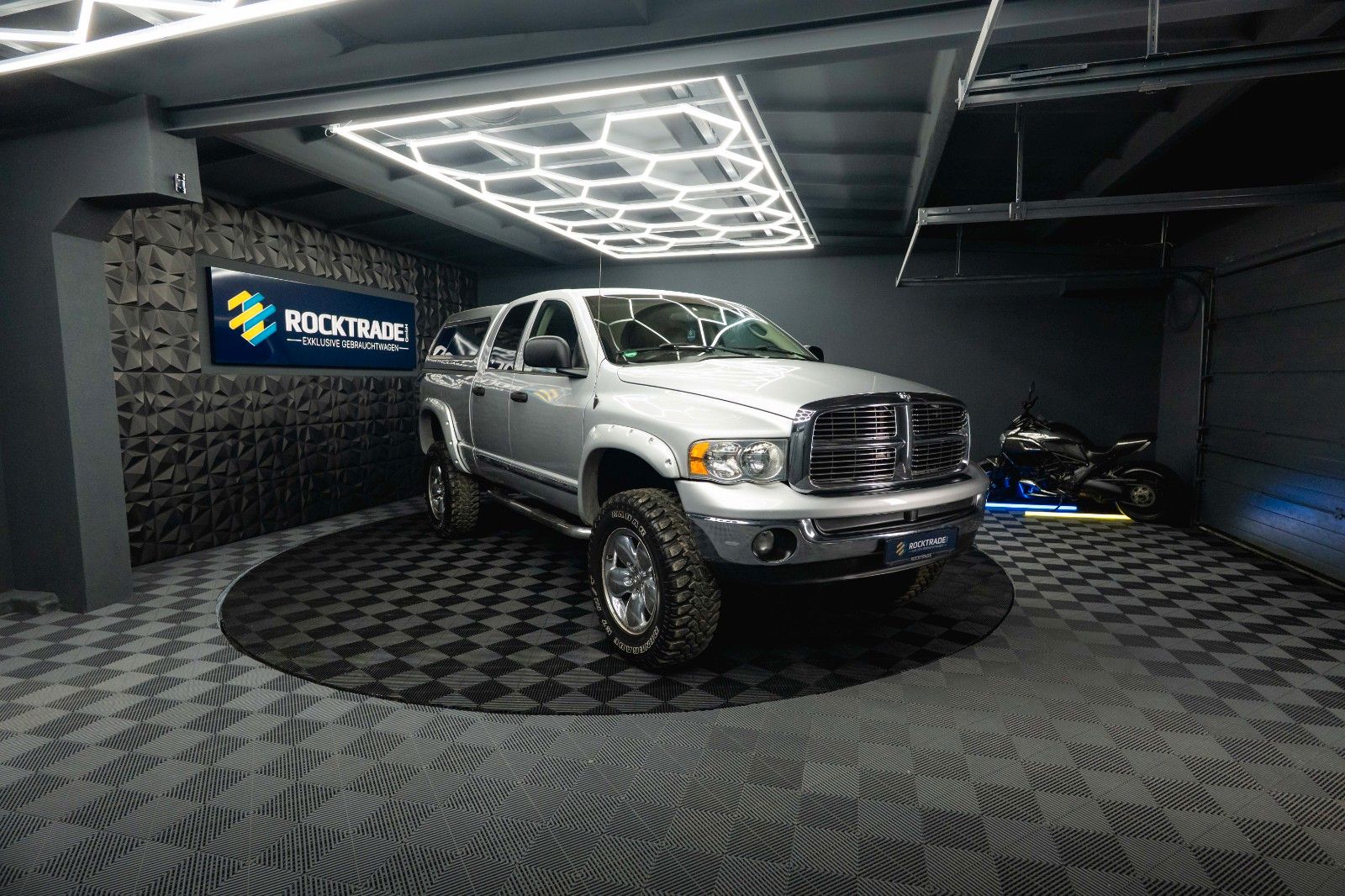 Fahrzeugabbildung Dodge RAM 5.7 V8 HEMI 4x4 OFFROAD MONSTERTRUCK LONGBED