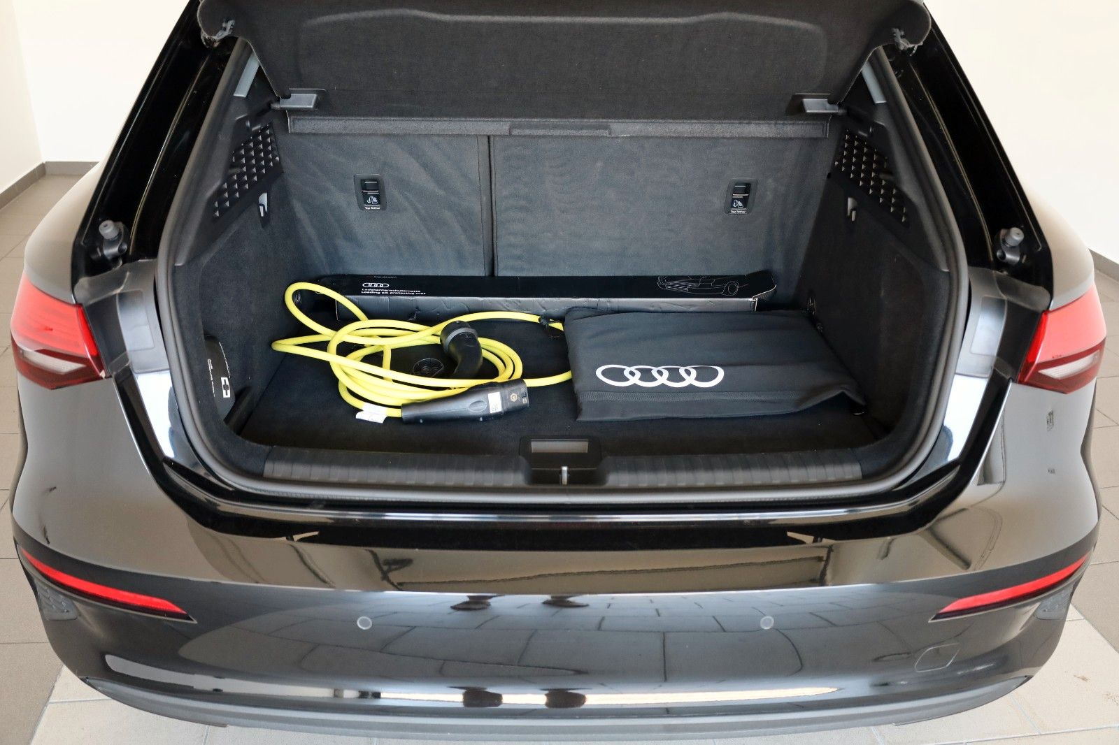 Fahrzeugabbildung Audi A3 SB 40 TFSIe ATTRACTION Navi,LED,PDC,Apple Car