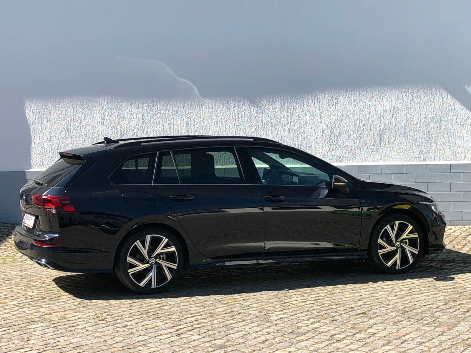 Fahrzeugabbildung Volkswagen Golf 8 Variant 1,5 eTSI R-Line