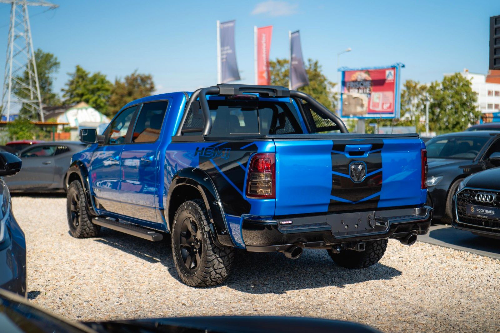 Fahrzeugabbildung Dodge RAM 5.7 V8 HEMI 4x4 OFFROAD Night-Paket *LED*