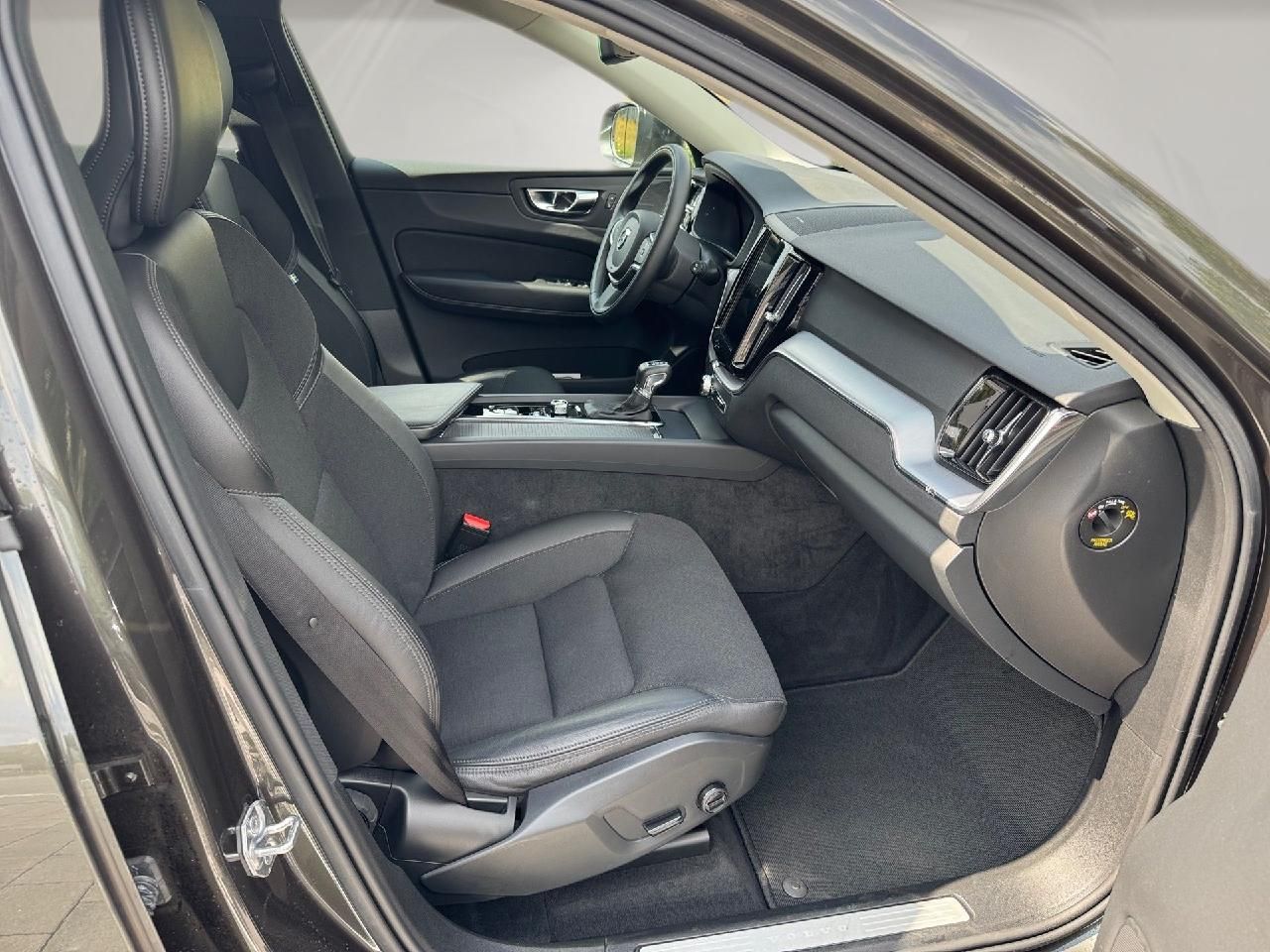 Fahrzeugabbildung Volvo XC60 D4 Geartronic Momentum 2WD